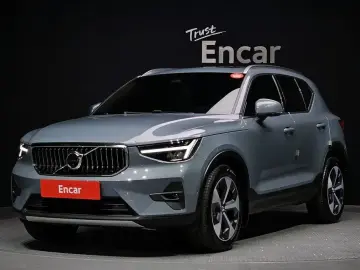 2022 Volvo XC40 с пробегом 10 823 км