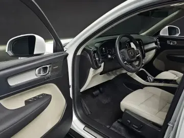 2024 Volvo XC40 с пробегом 4 285 км