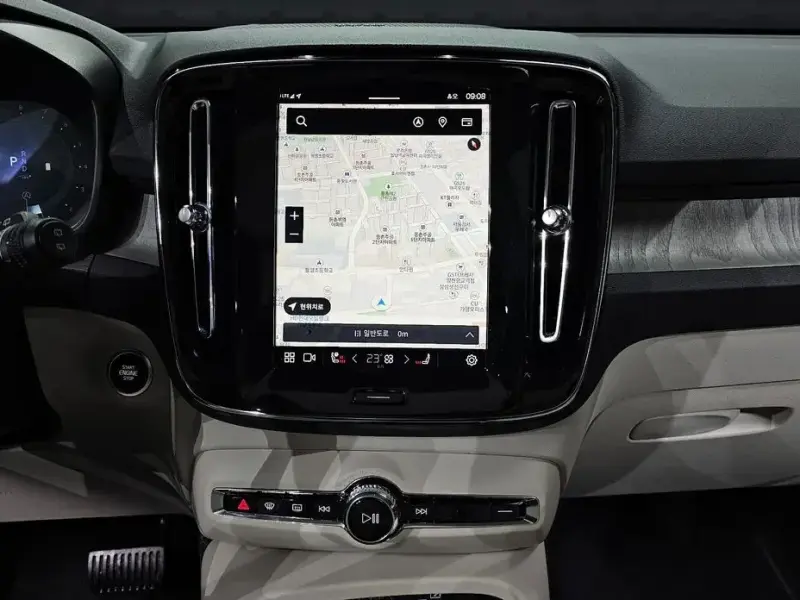 2024 Volvo XC40 с пробегом 4 285 км