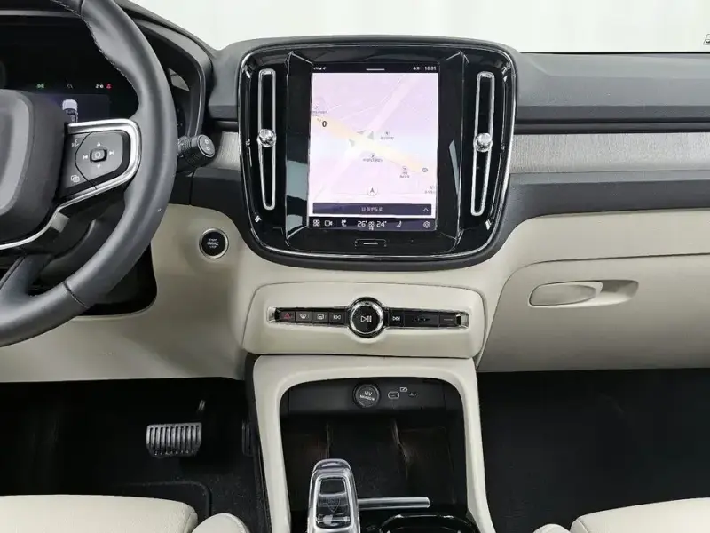 2022 Volvo XC40 с пробегом 10 823 км