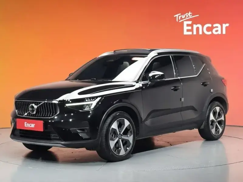2023 Volvo XC40 с пробегом 21 976 км