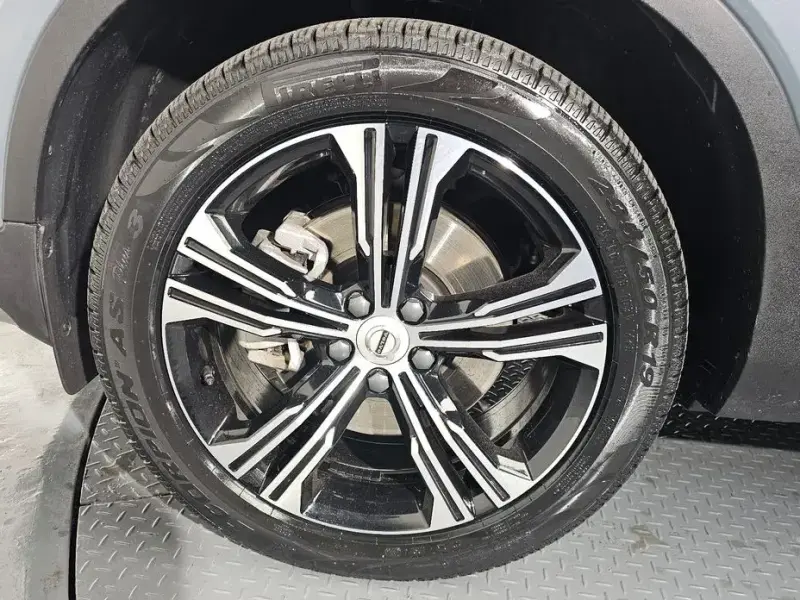 2022 Volvo XC40 с пробегом 34 147 км