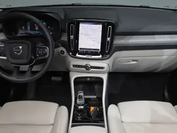 2023 Volvo XC40 с пробегом 21 976 км