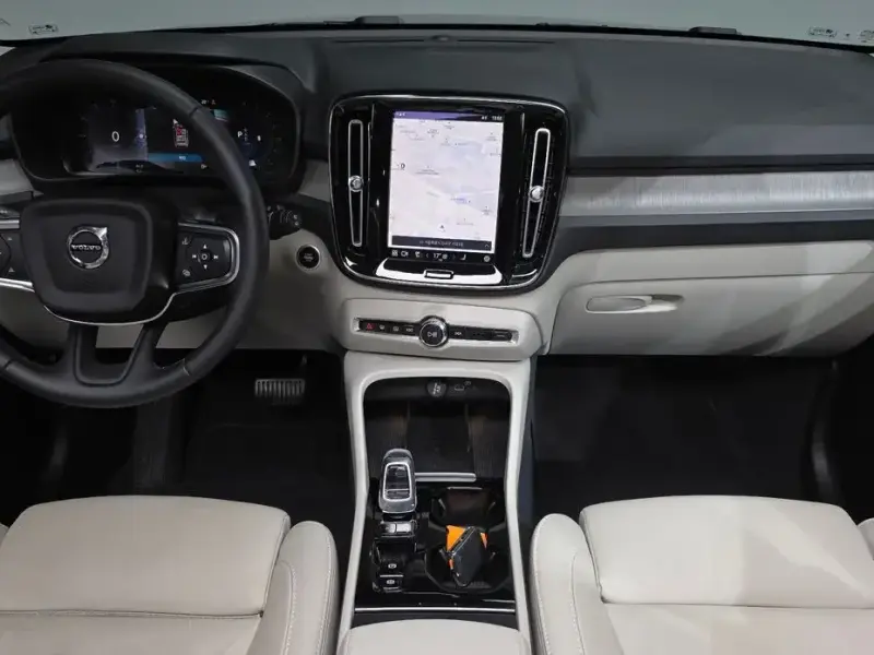 2023 Volvo XC40 с пробегом 21 976 км