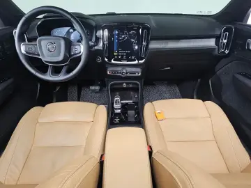 2022 Volvo XC40 с пробегом 34 147 км