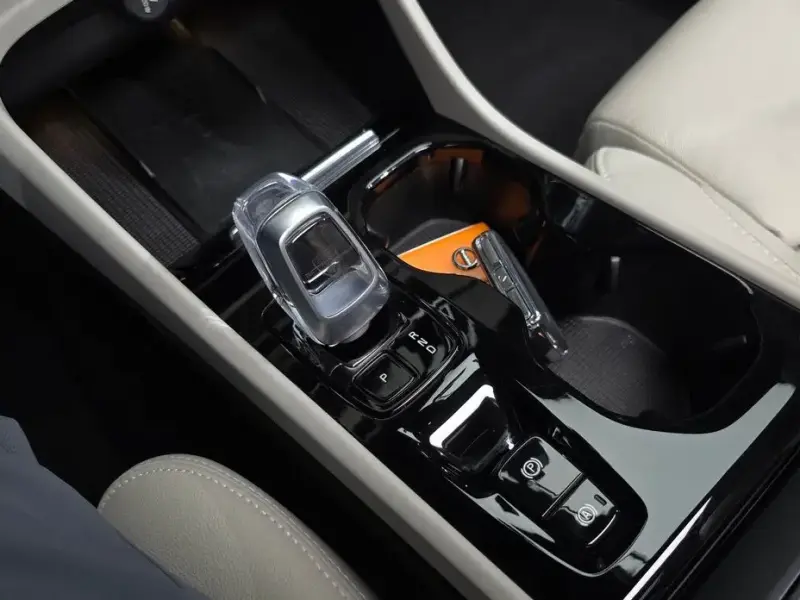 2023 Volvo XC40 с пробегом 21 976 км