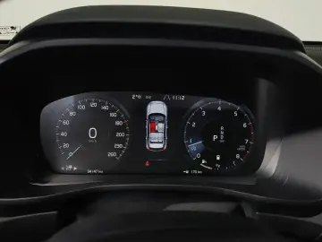 2022 Volvo XC40 с пробегом 34 147 км