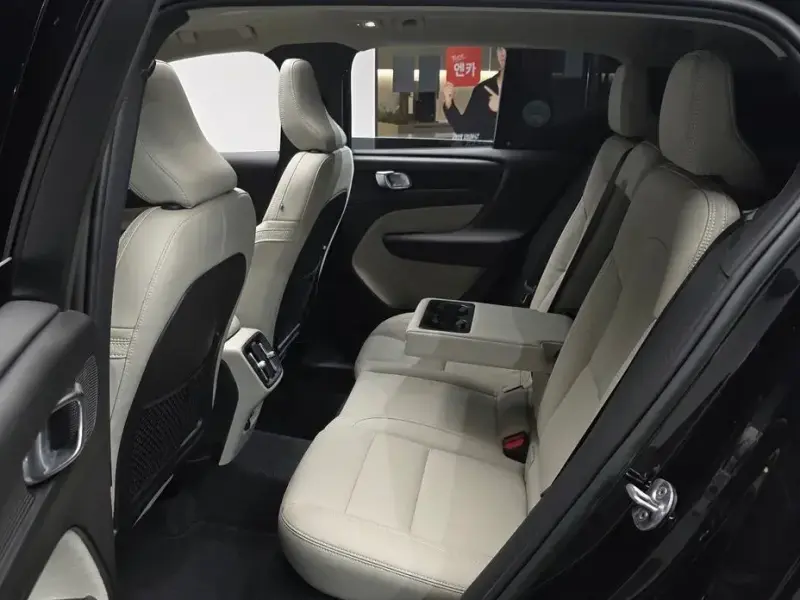 2023 Volvo XC40 с пробегом 21 976 км