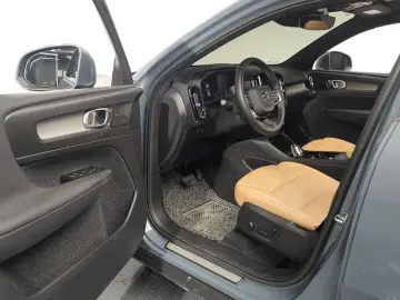 2022 Volvo XC40 с пробегом 34 147 км