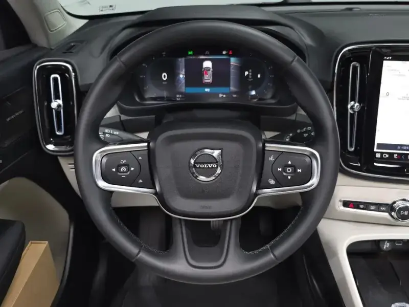 2023 Volvo XC40 с пробегом 21 976 км