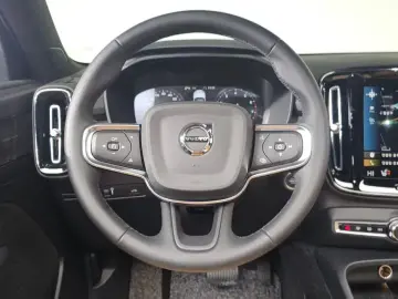 2022 Volvo XC40 с пробегом 34 147 км