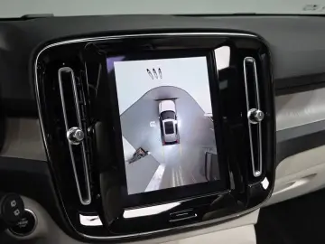 2023 Volvo XC40 с пробегом 21 976 км