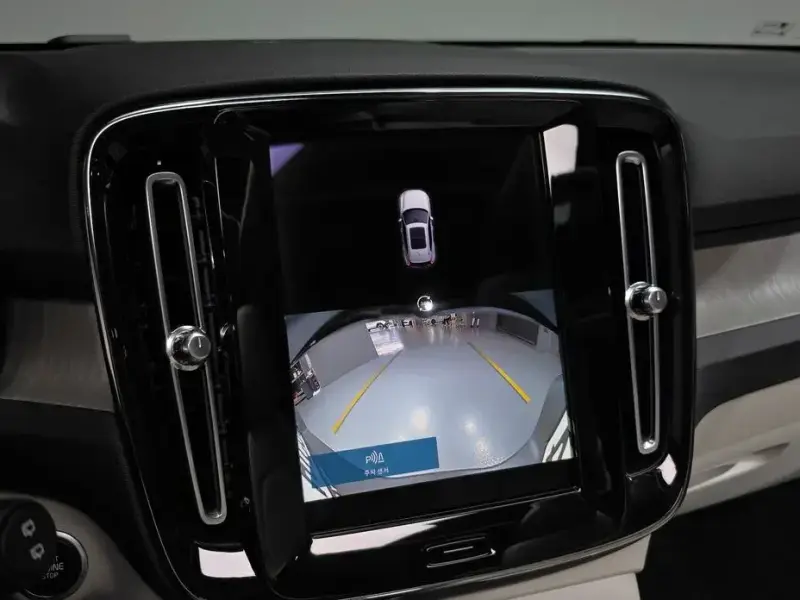 2023 Volvo XC40 с пробегом 21 976 км