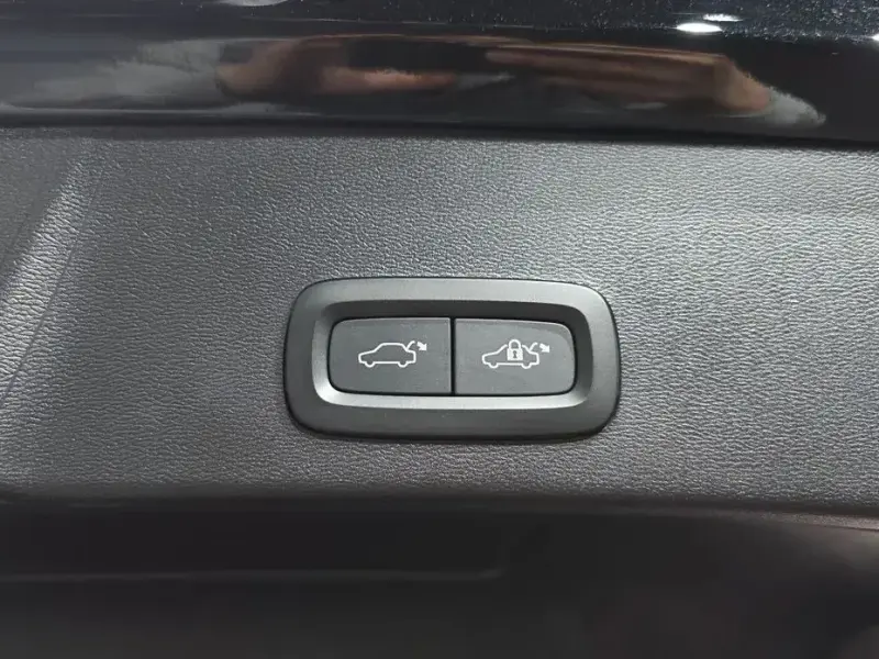 2023 Volvo XC40 с пробегом 21 976 км