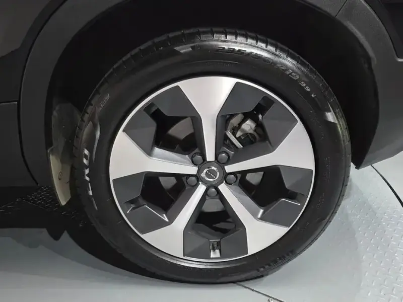 2023 Volvo XC40 с пробегом 21 976 км