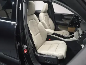 2023 Volvo XC40 с пробегом 21 976 км