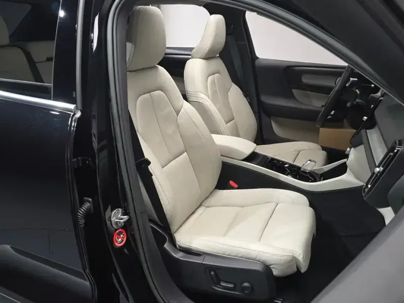 2023 Volvo XC40 с пробегом 21 976 км