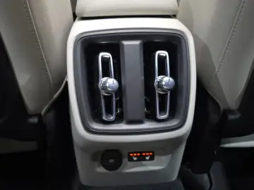 2023 Volvo XC40 с пробегом 21 976 км