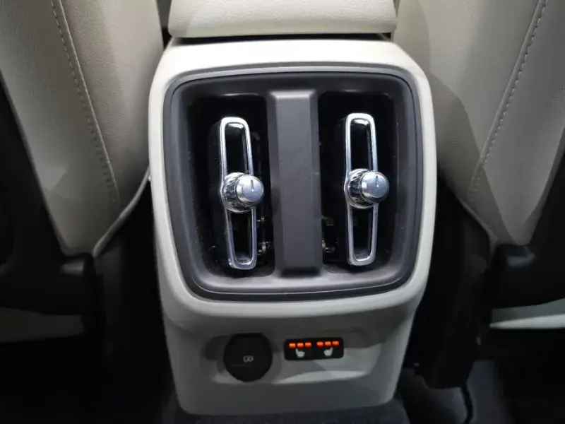 2023 Volvo XC40 с пробегом 21 976 км