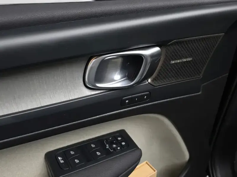2023 Volvo XC40 с пробегом 21 976 км