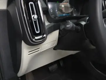2023 Volvo XC40 с пробегом 21 976 км