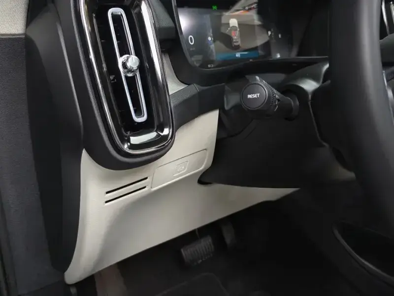 2023 Volvo XC40 с пробегом 21 976 км