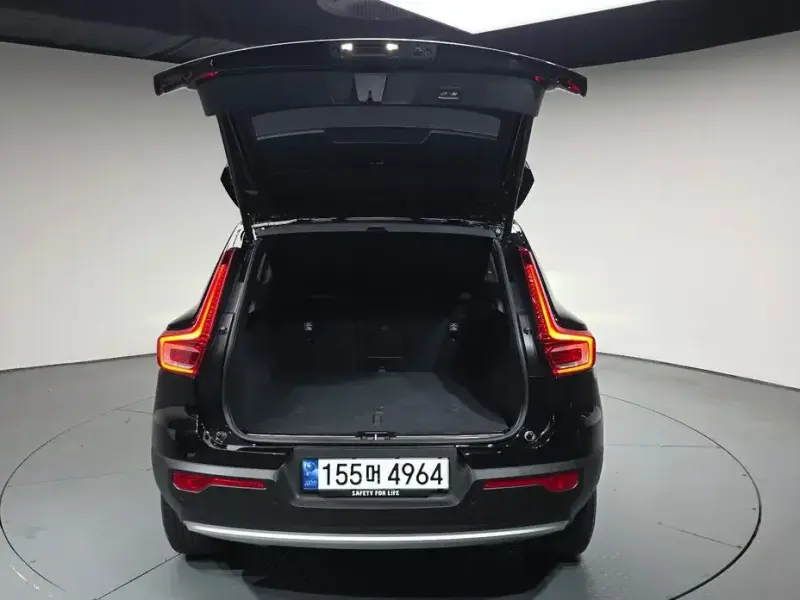 2023 Volvo XC40 с пробегом 21 976 км