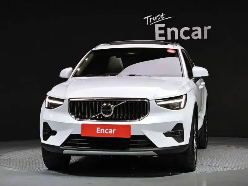 2025 Volvo XC40 с пробегом 6 832 км