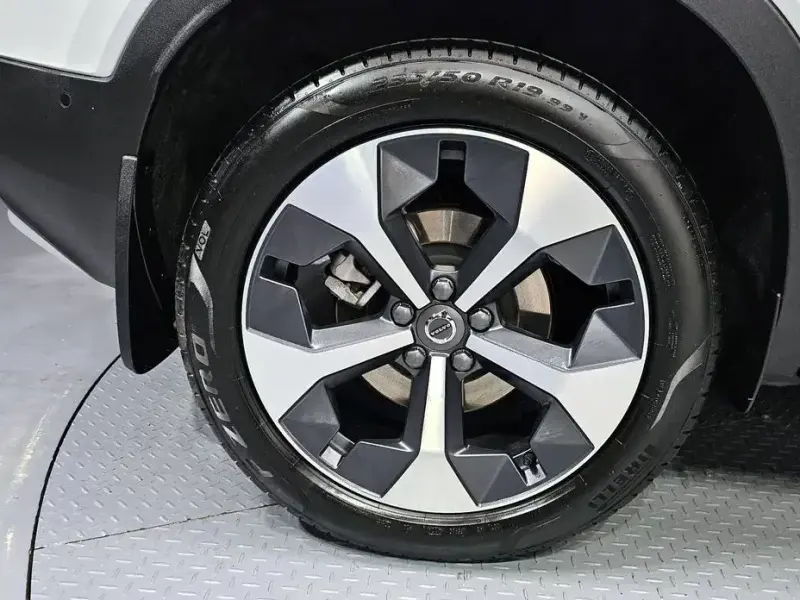 2025 Volvo XC40 с пробегом 6 832 км