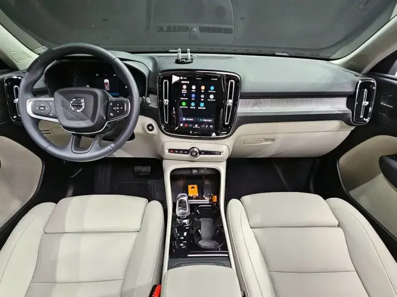 2025 Volvo XC40 с пробегом 6 832 км