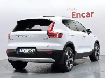 2023 Volvo XC40 с пробегом 14 386 км