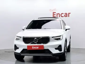 2023 Volvo XC40 с пробегом 14 386 км