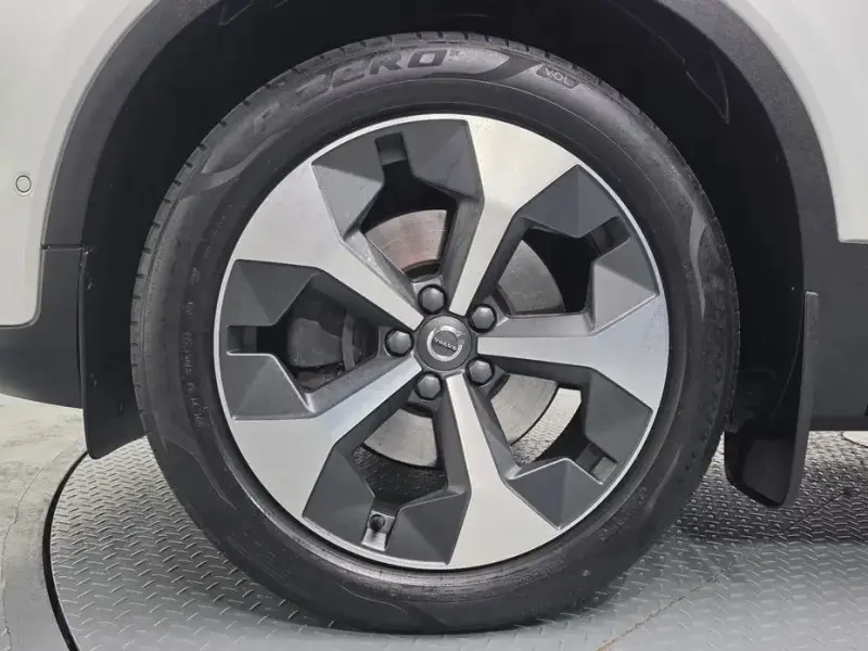 2023 Volvo XC40 с пробегом 14 386 км