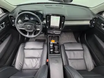 2023 Volvo XC40 с пробегом 14 386 км