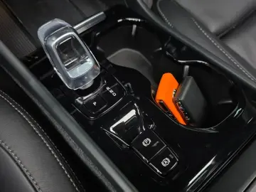 2023 Volvo XC40 с пробегом 14 386 км