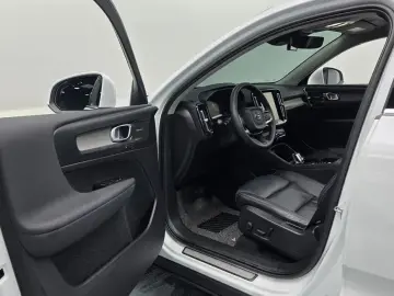 2023 Volvo XC40 с пробегом 14 386 км