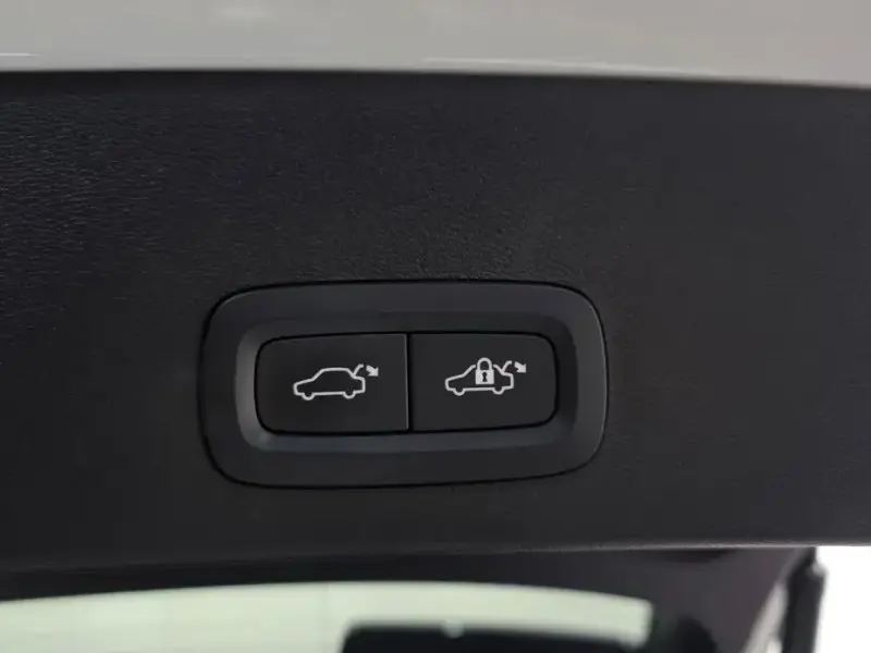 2023 Volvo XC40 с пробегом 14 386 км