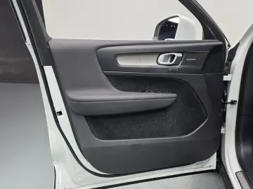 2023 Volvo XC40 с пробегом 14 386 км