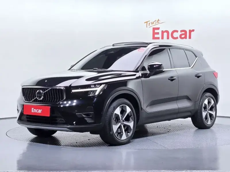 2023 Volvo XC40 с пробегом 24 769 км