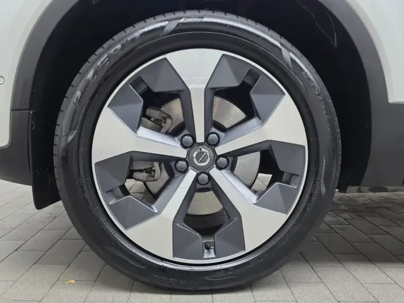 2022 Volvo XC40 с пробегом 36 377 км