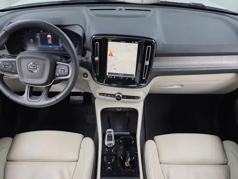 2022 Volvo XC40 с пробегом 36 377 км