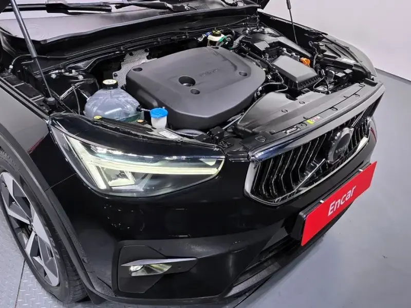 2023 Volvo XC40 с пробегом 24 769 км