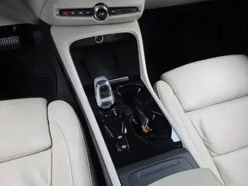 2022 Volvo XC40 с пробегом 36 377 км