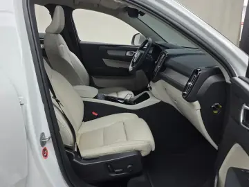 2022 Volvo XC40 с пробегом 36 377 км