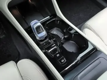 2023 Volvo XC40 с пробегом 24 769 км