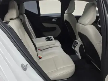 2022 Volvo XC40 с пробегом 36 377 км
