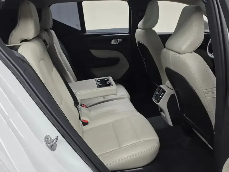 2022 Volvo XC40 с пробегом 36 377 км