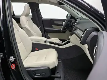 2023 Volvo XC40 с пробегом 24 769 км