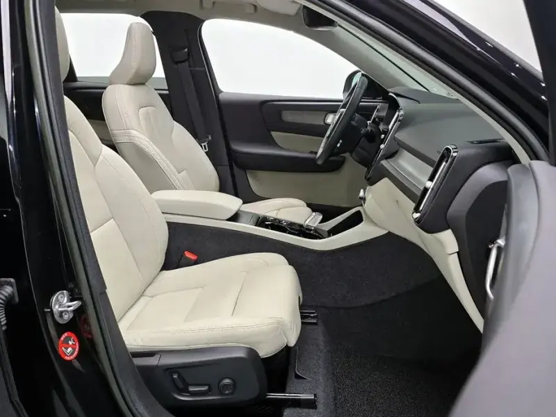 2023 Volvo XC40 с пробегом 24 769 км