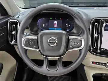 2023 Volvo XC40 с пробегом 24 769 км